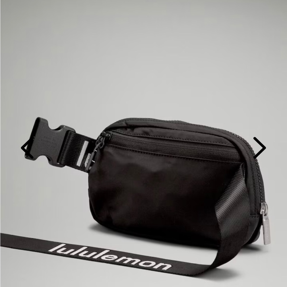 LULULEMON Everywhere Belt Bag 1L
Wordmark - Picture 2 of 12